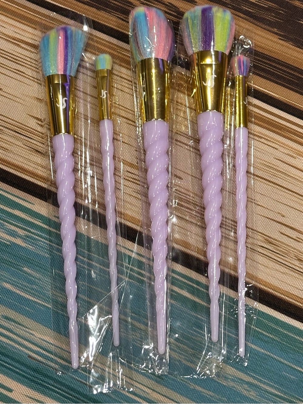 Pastel Pink Unicorn Handle Makeup Brush Set with Rainbow Bristles
